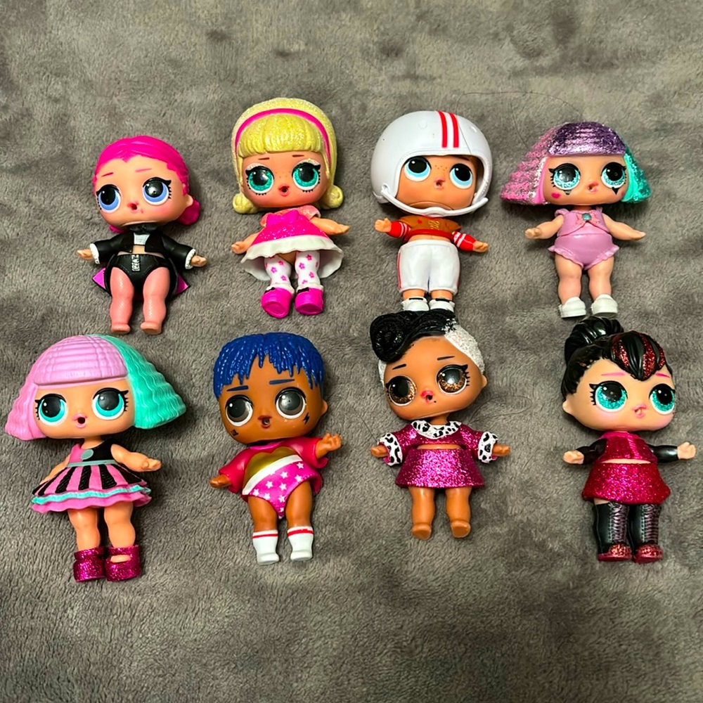 LOL dolls ( 8 pieces!!)-Your daughter will love these cute miniature dolls! 💕